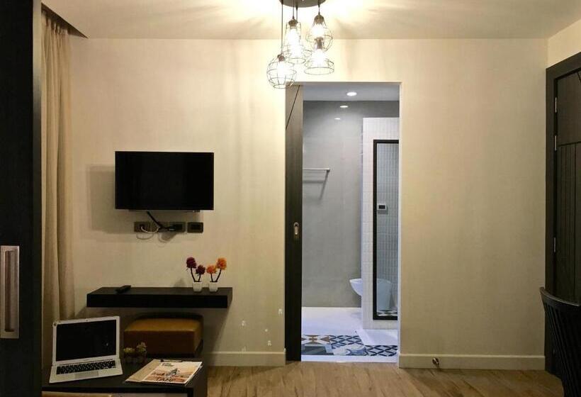 디럭스 룸, The Museum