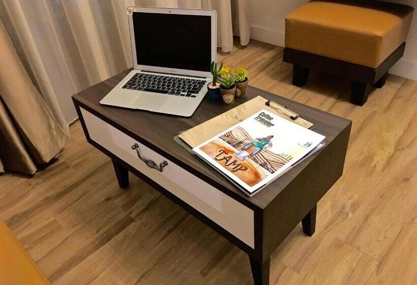 디럭스 룸, The Museum