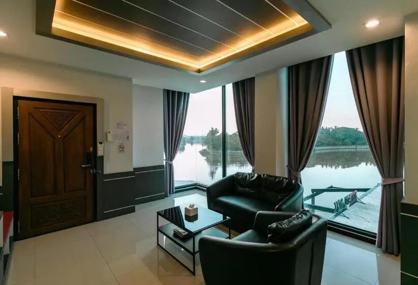 سوئیت با چشم‌انداز رودخانه, River Hotel Pattani