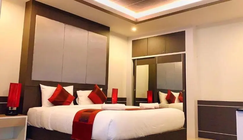 سوئیت با چشم‌انداز رودخانه, River Hotel Pattani