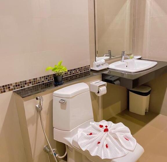 Люкс Вид на Реку, River Hotel Pattani