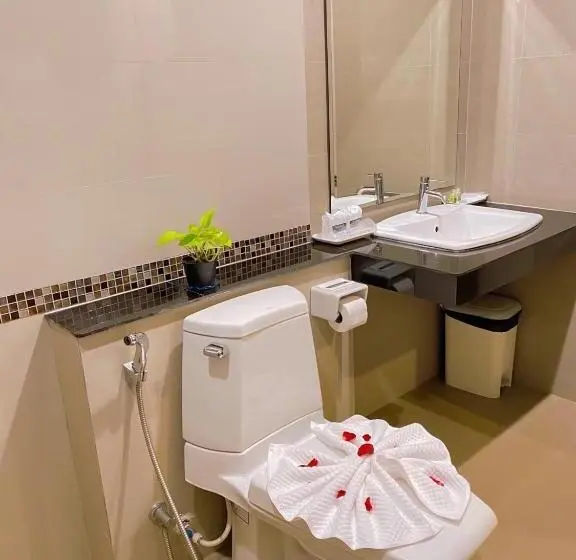سوئیت با چشم‌انداز رودخانه, River Hotel Pattani