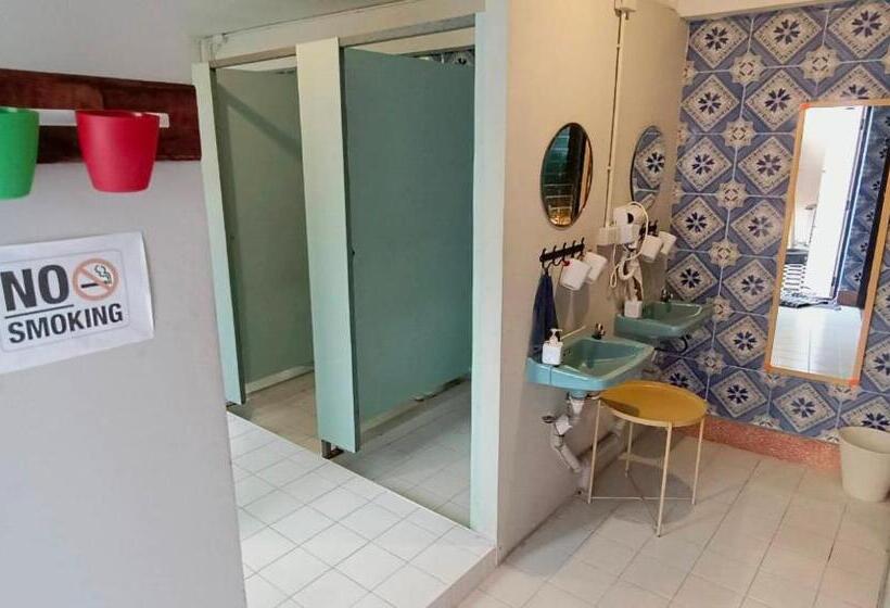 اتاق استاندارد چهارنفره با سرویس بهداشتی مشترک, Sattahiptale Boutique Guesthouse & Hostel