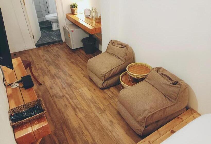 Номер Стандарт Трехместный, Sattahiptale Boutique Guesthouse & Hostel