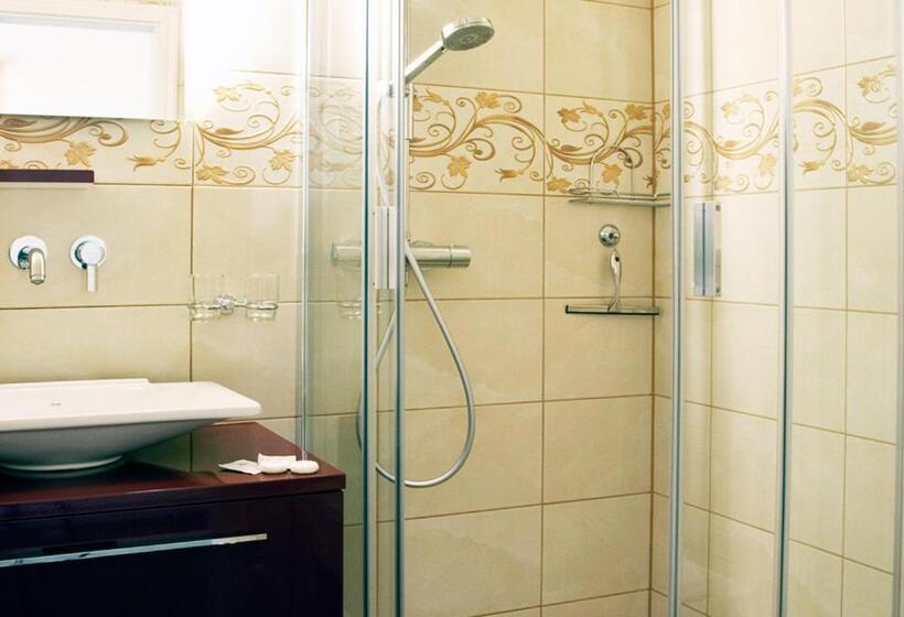 Номер Стандарт Трехместный, Strandhotel Buckow Resort & Spa Gut Hotels See