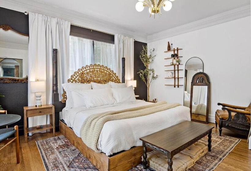 إستوديو قياسى سرير كينج, Peri Social House