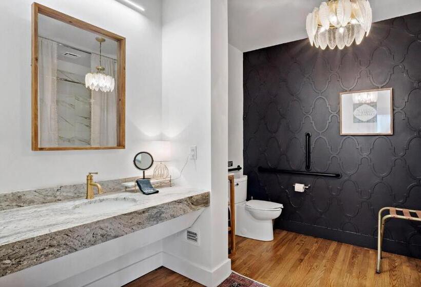 إستوديو قياسى سرير كينج, Peri Social House