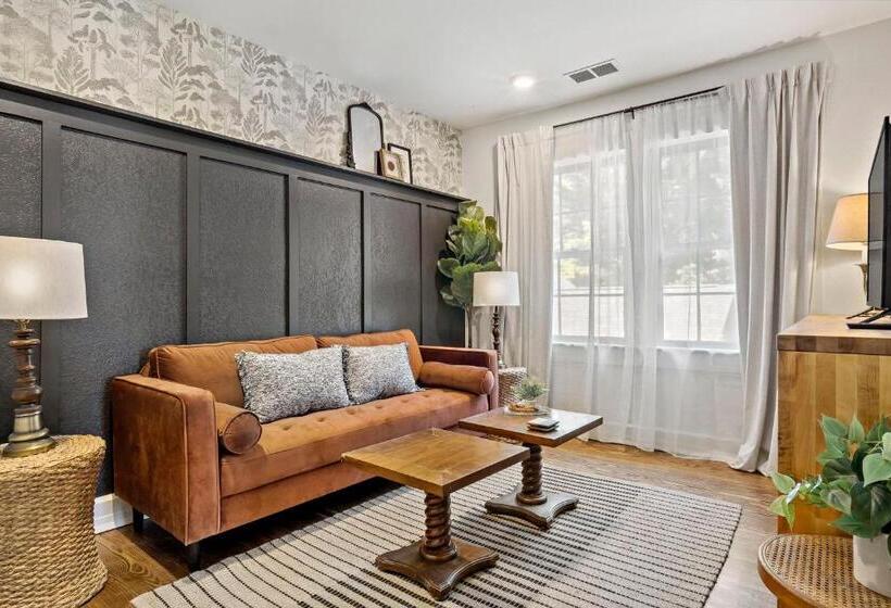 סוויטה דלוקס, Peri Social House