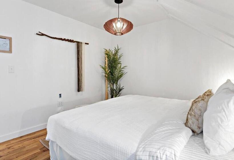 جناح غرفتين نوم, Peri Social House