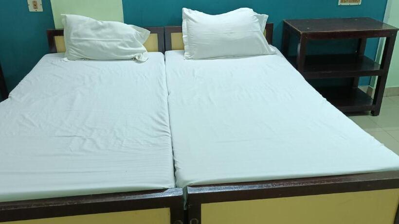 Quarto Deluxe, N M Hotels