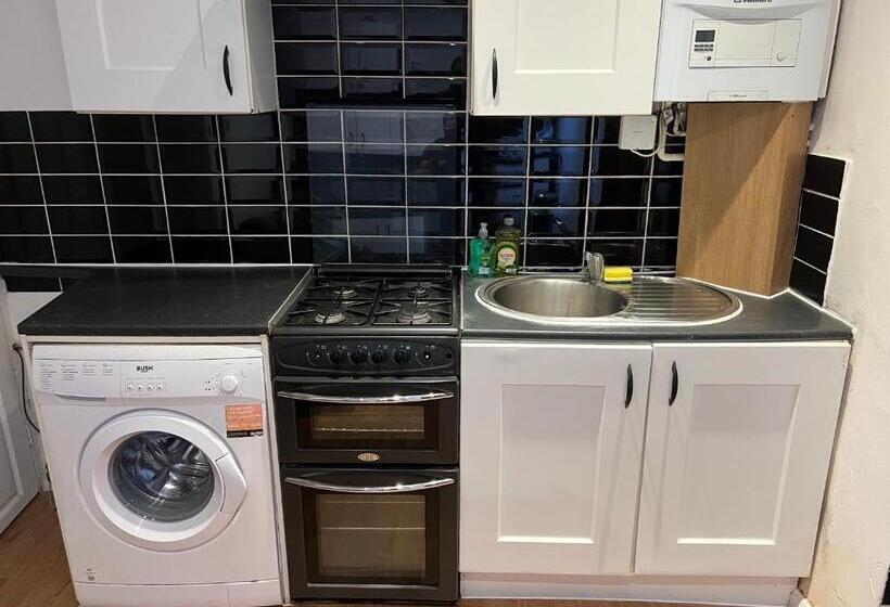 标准间, Room In Dartford