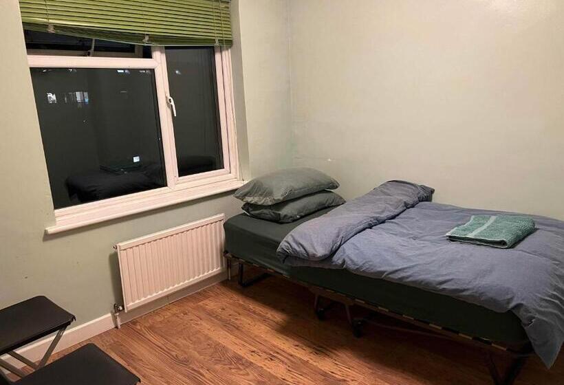 标准单人间, Room In Dartford