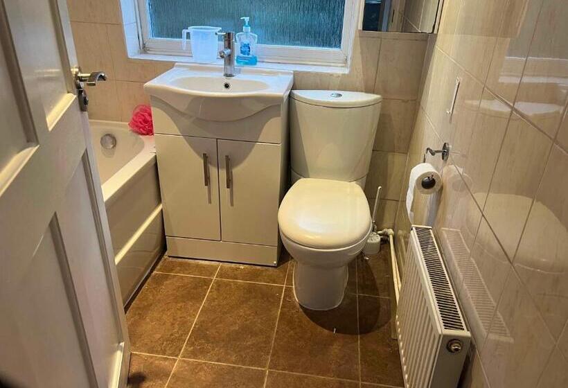 标准单人间, Room In Dartford