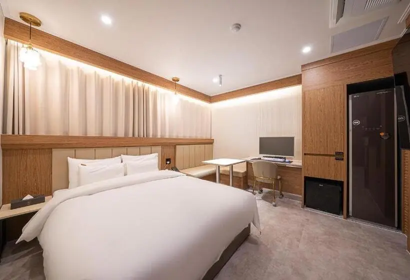 キングサイズベッドのデラックスルーム, Sangju Brown Dot Hotel Sangju Branch