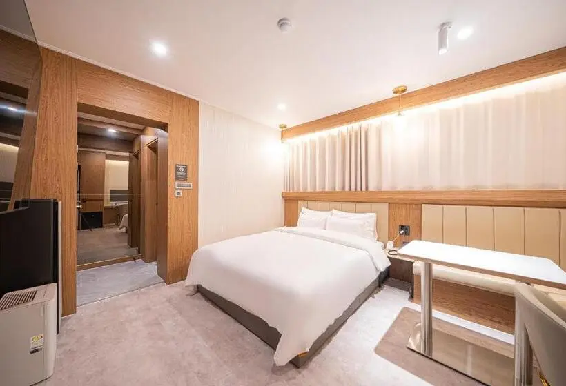 キングサイズベッドのデラックスルーム, Sangju Brown Dot Hotel Sangju Branch