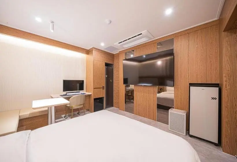 キングサイズベッドのデラックスルーム, Sangju Brown Dot Hotel Sangju Branch