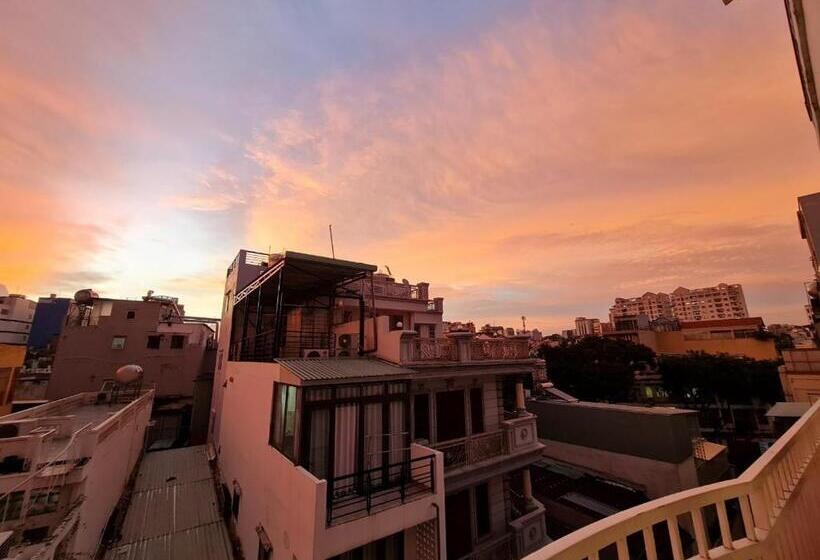 سوئیت با بالکن, Homestay68