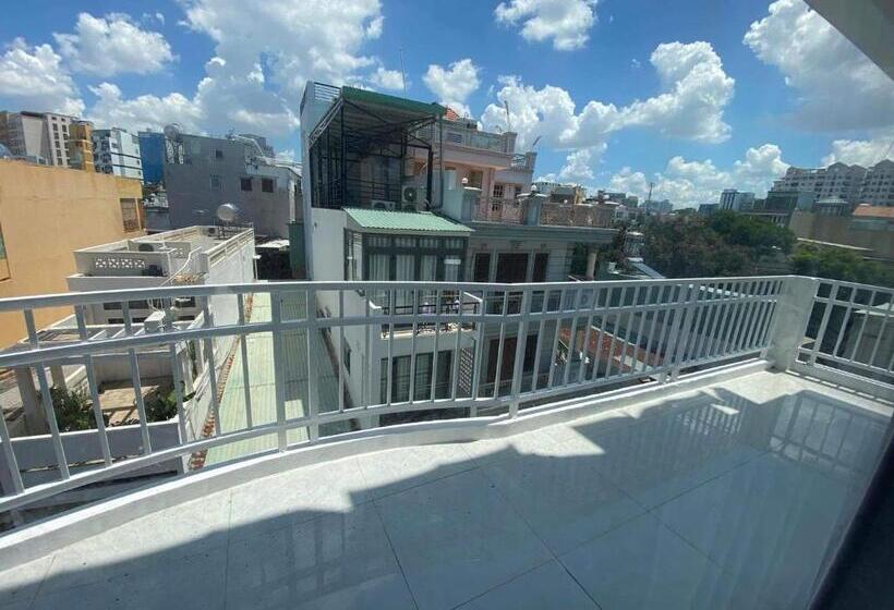 سوئیت با بالکن, Homestay68