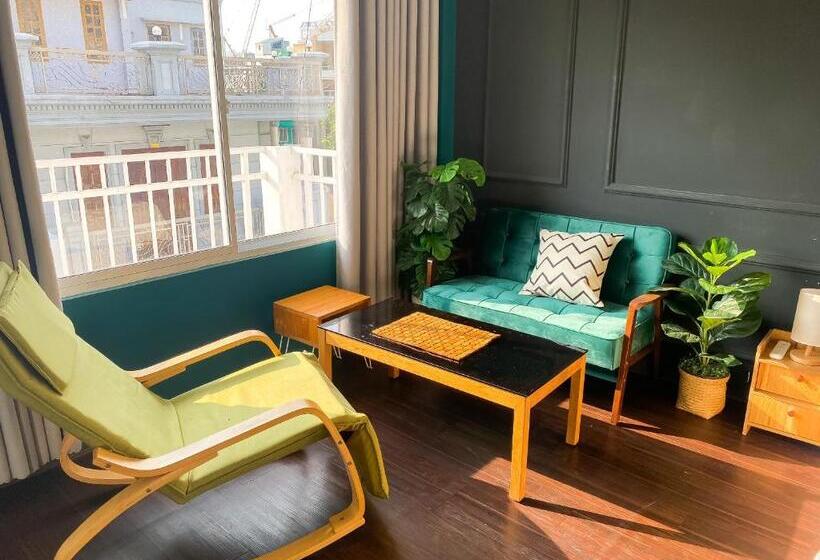 سوئیت با بالکن, Homestay68