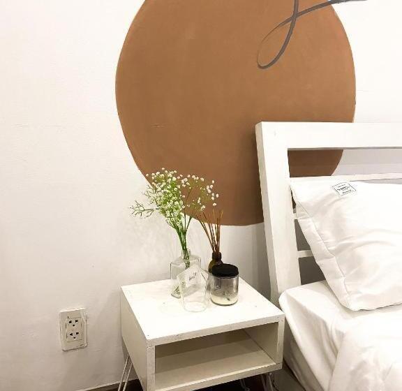 استودیوی استاندارد, Homestay68