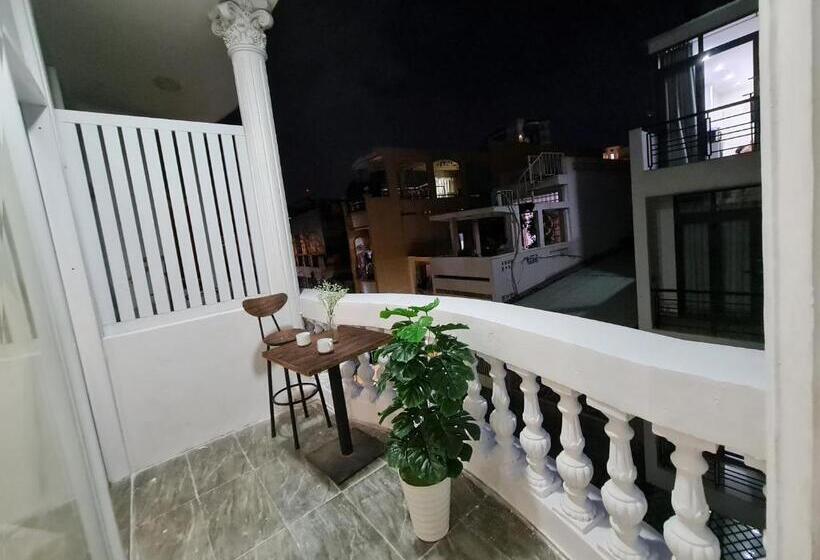 اتاق استاندارد یک تخته با بالکن, Homestay68