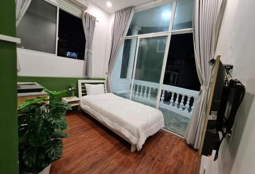 اتاق استاندارد یک تخته با بالکن, Homestay68