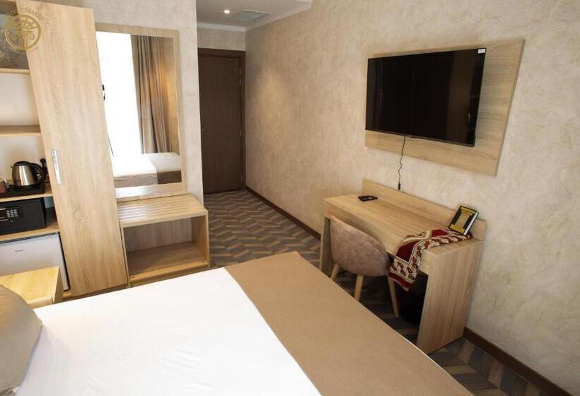 اتاق لوکس, Hôtel Césarée