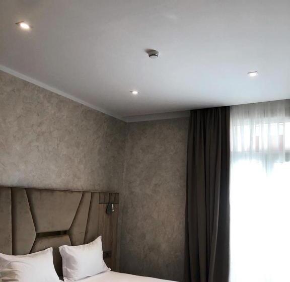 اتاق لوکس, Hôtel Césarée