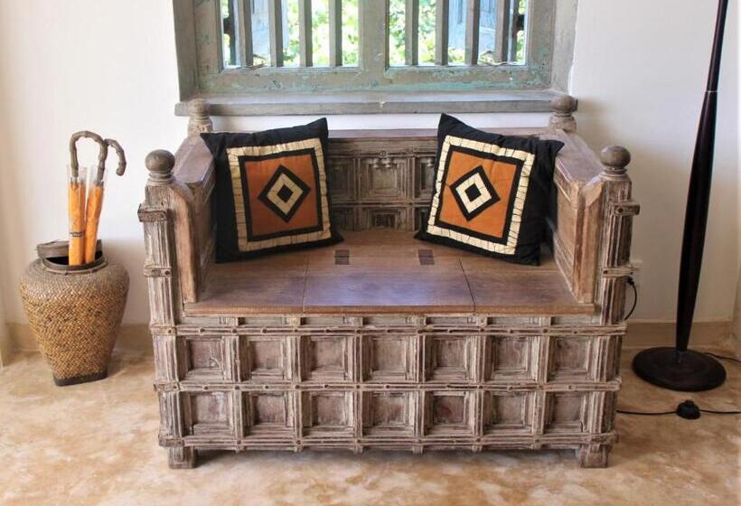 스탠다드 룸 풀장 전망, The Travellers Palm