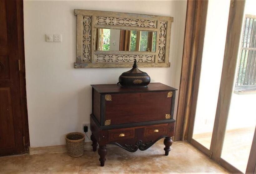 스탠다드 룸 풀장 전망, The Travellers Palm