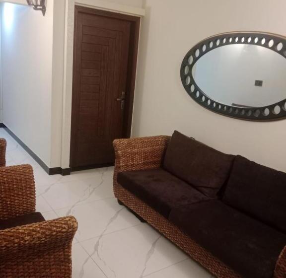 اتاق لوکس خانوادگی, Vorano Guest House Khi