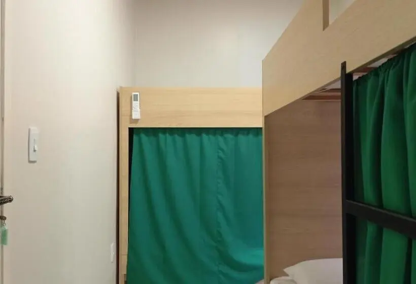 اتاق استاندارد سه نفره, Angatu Hostel Service