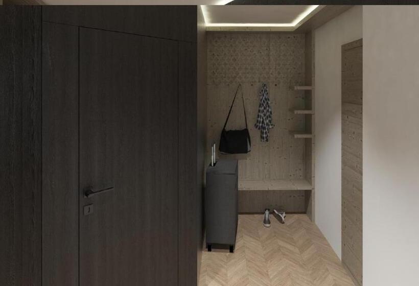 اتاق خانوادگی, Julian Alps