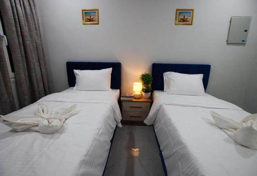 Апартаменты Deluxe 3 Спальни, Star Night Apartments