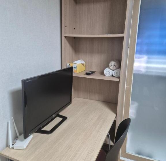 标准间, Petit House