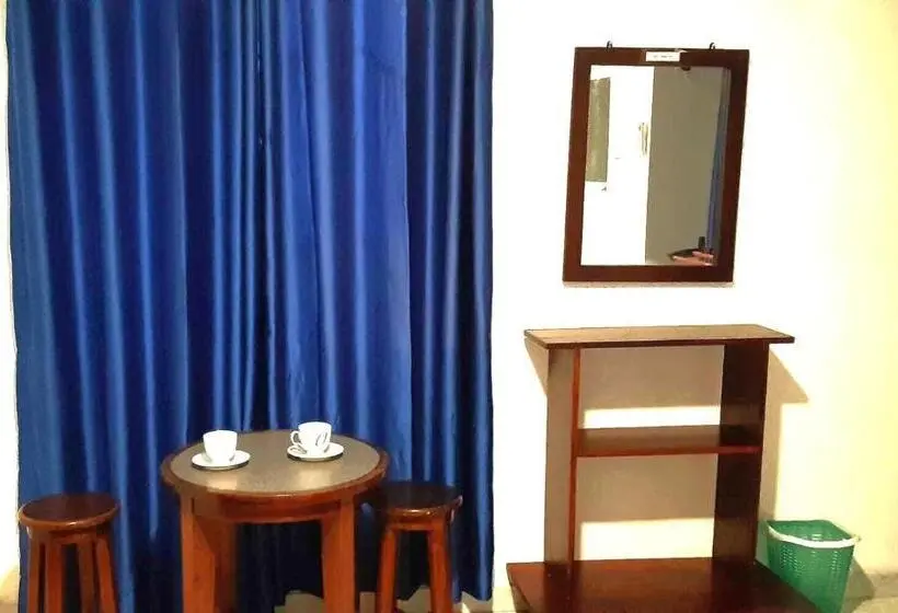 Habitació Triple Estàndard, Lilly Rooms