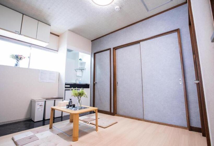 חדר משפחתי, Toko Inn Courtyard