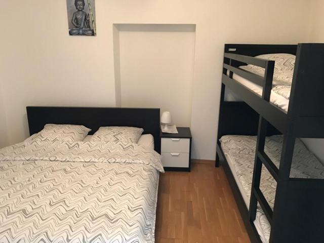 חדר משפחתי, B&b Le Phare