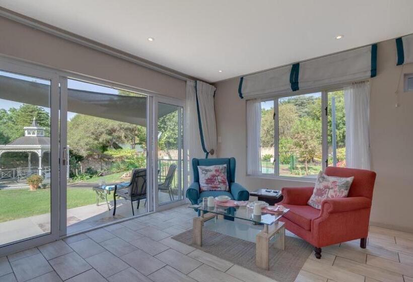 سوییت با چشم‌انداز باغ, 49oncherry