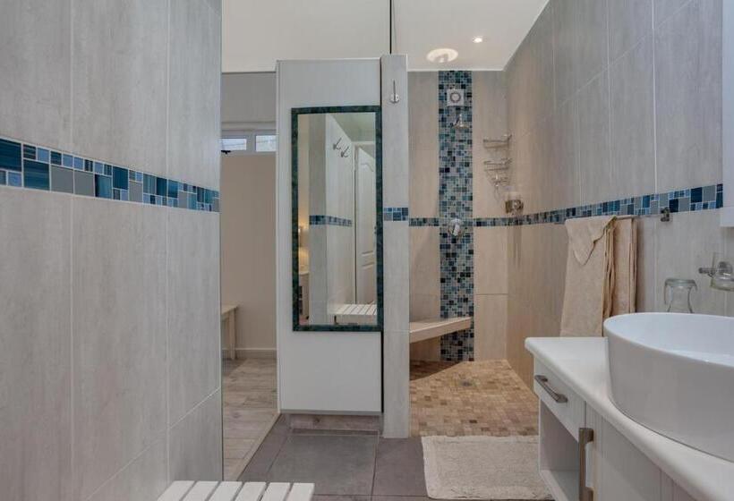 سوییت با چشم‌انداز باغ, 49oncherry