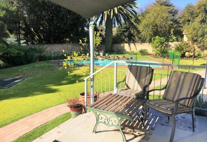 سوییت با چشم‌انداز باغ, 49oncherry