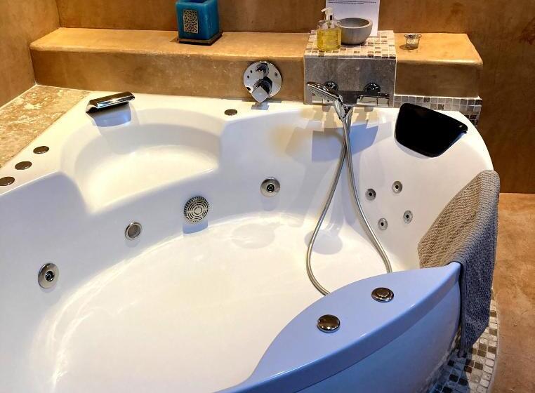 带按摩浴盆的套房, Apres La Sieste