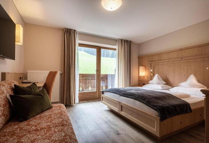 اتاق استاندارد با بالکن, Baumwirt