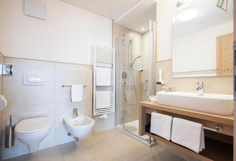 اتاق استاندارد با بالکن, Baumwirt