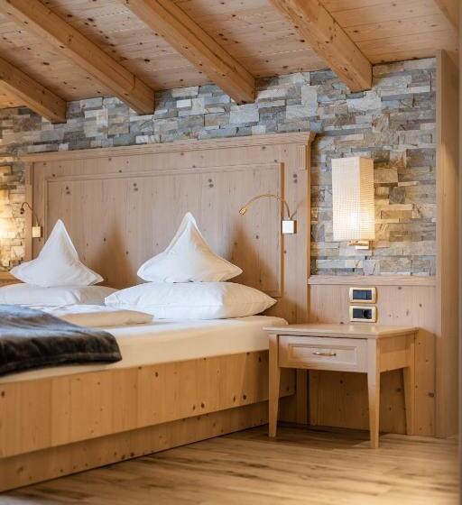 اتاق استاندارد با بالکن, Baumwirt