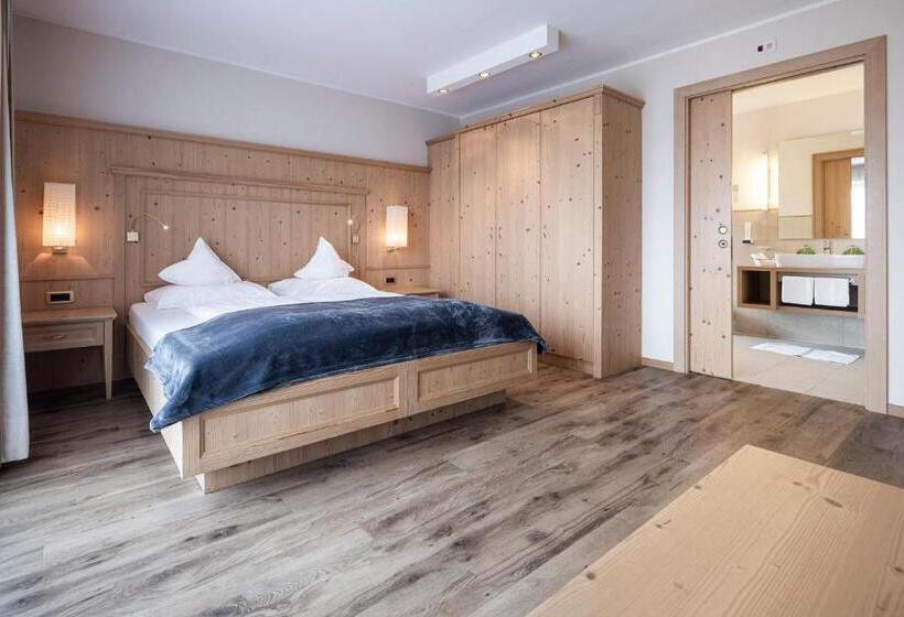 اتاق استاندارد با بالکن, Baumwirt