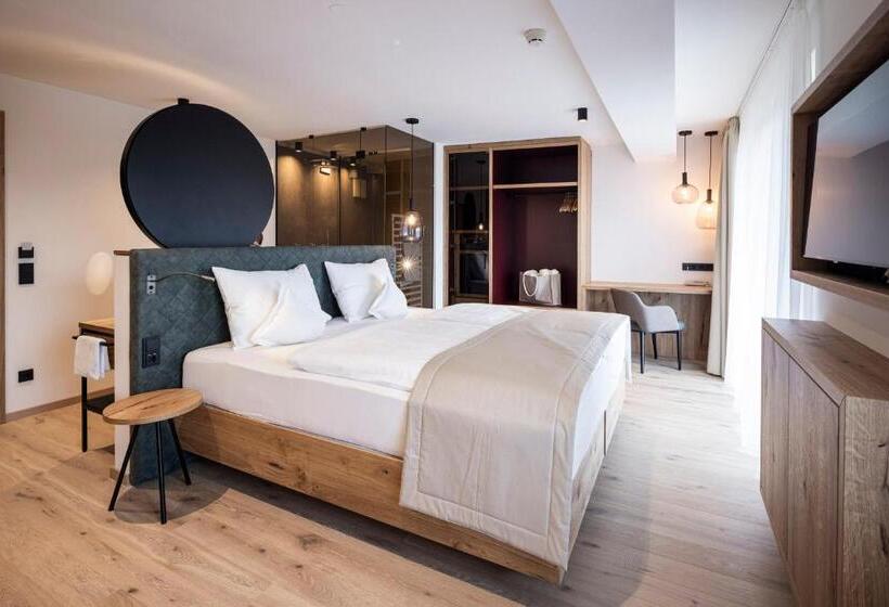 اتاق لوکس با بالکن, Baumwirt