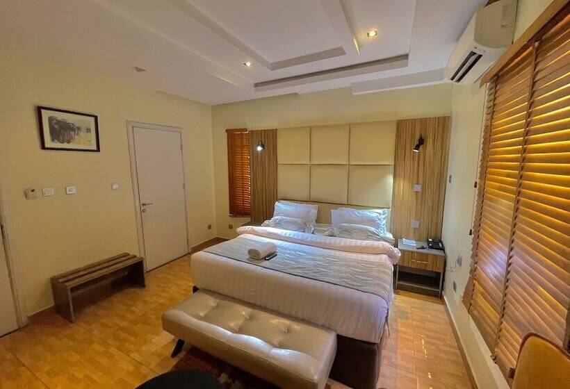 استودیوی سوپریور, Box Residence