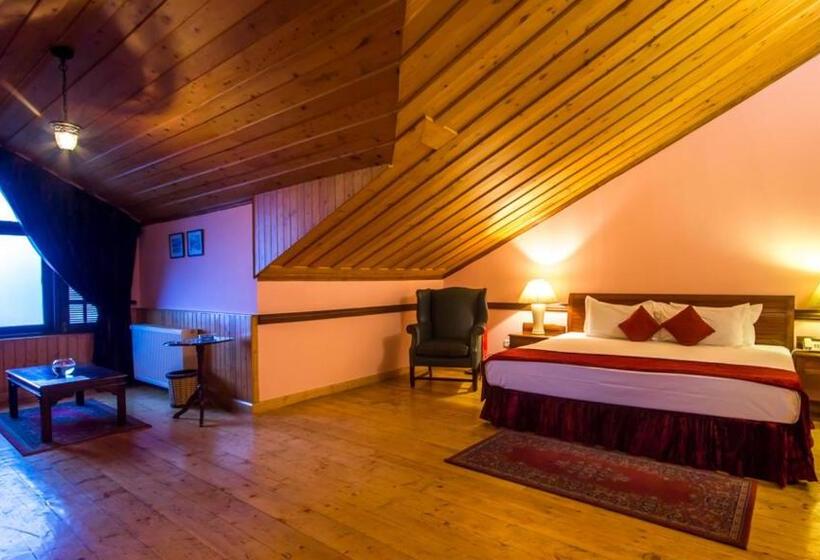 اتاق لوکس با چشمانداز, Mahasu House