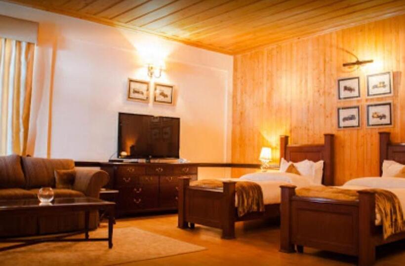 اتاق لوکس با چشمانداز, Mahasu House